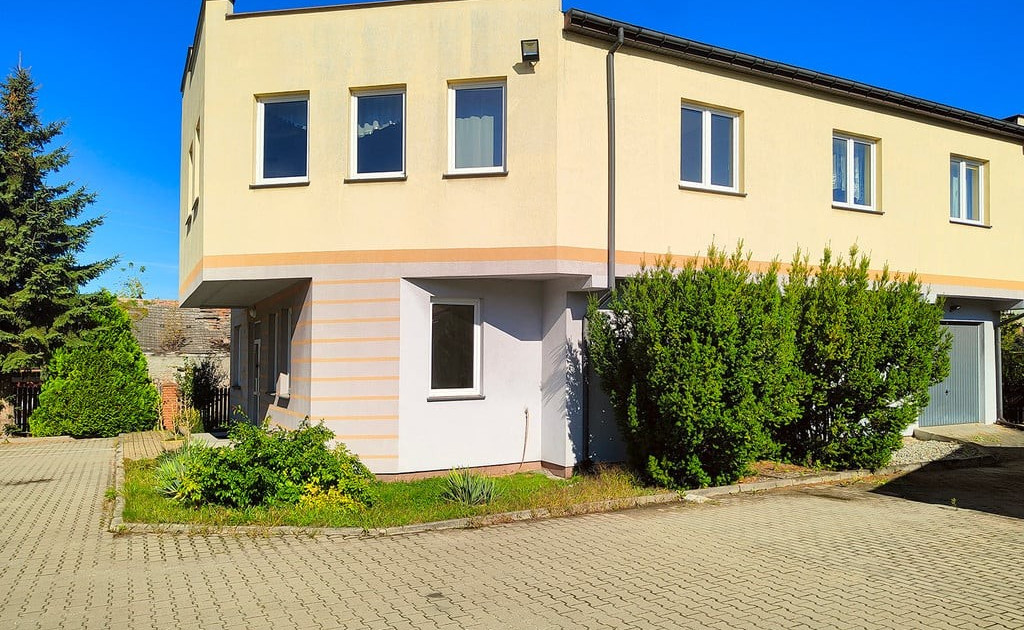 Biurowiec na sprzedaż - Widok 2