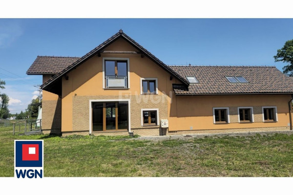 Lokal, 240 m²