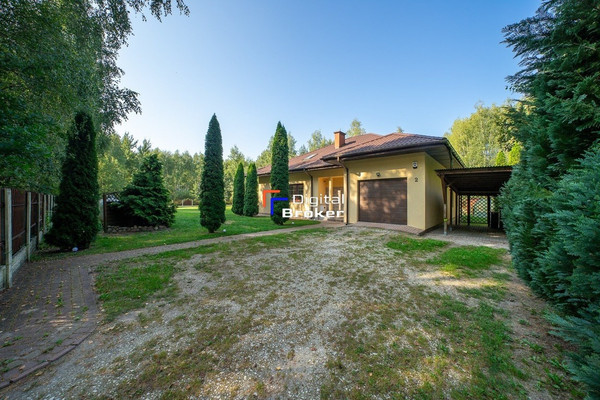 Casa, 250 m², terreno 2056 m²