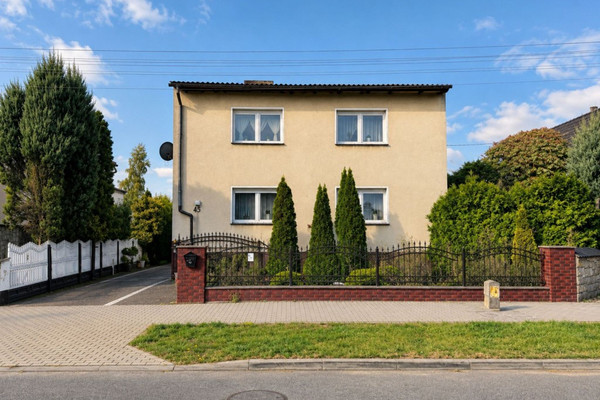Ház, 200 m², telek 580 m²