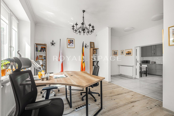 House, 350 m², land 560 m²