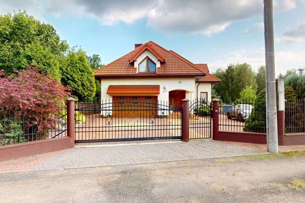 Casă, 220 m², teren 2173 m²