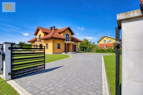 Casă, 169 m², teren 966 m²