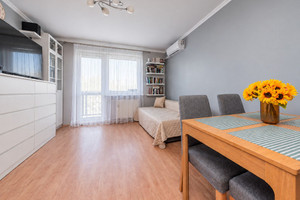 2 pokoje, 9 piętro, winda, loggia, parking