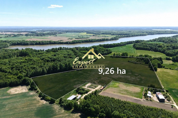 Telek, 92660 m²