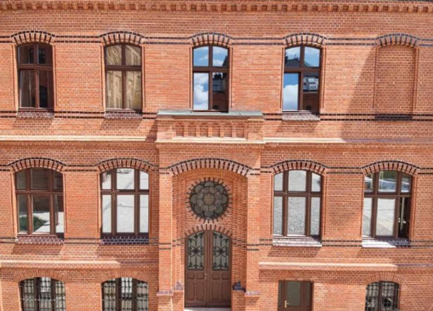 Biurowiec na sprzedaż - Widok 2