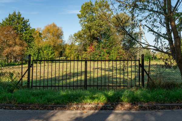 Плац, 1100 m²
