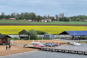 Działka 3823 m² z linią brzegową oraz stawem.