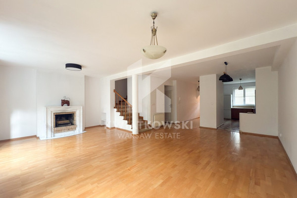 Shtëpi, 230 m², tokë 208 m²
