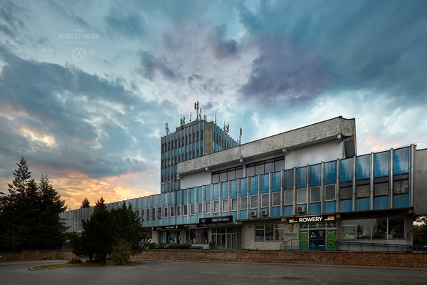 Poslovni prostor, 900 m²