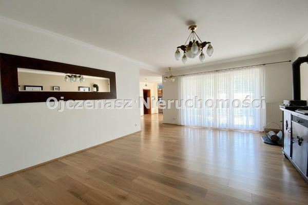 Woning, 280 m², grond 1126 m²