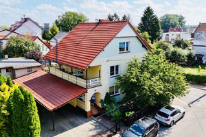 Dom 7 pokoi z dużym salonem i zadbanym wnętrzem