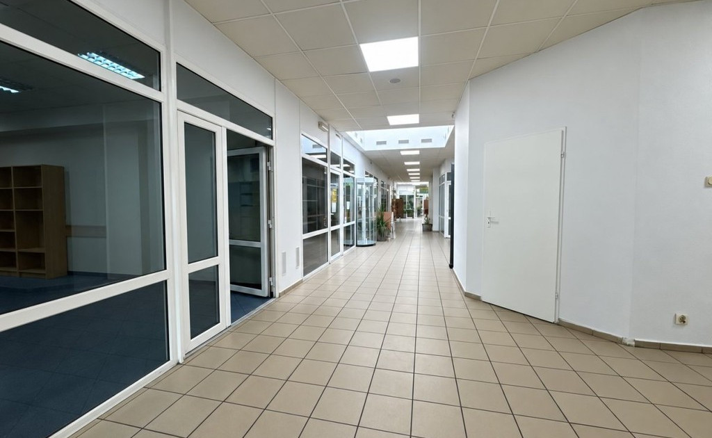 Lokal handlowy, usługowy do wynajęcia - Widok 2
