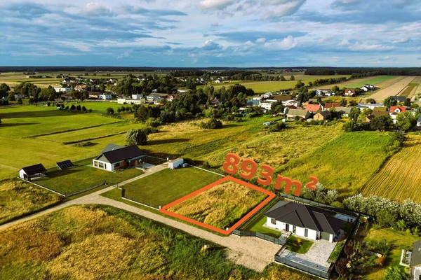 Land, 893 m²