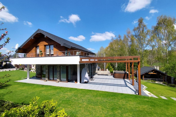 Ház, 299 m², telek 1530 m²