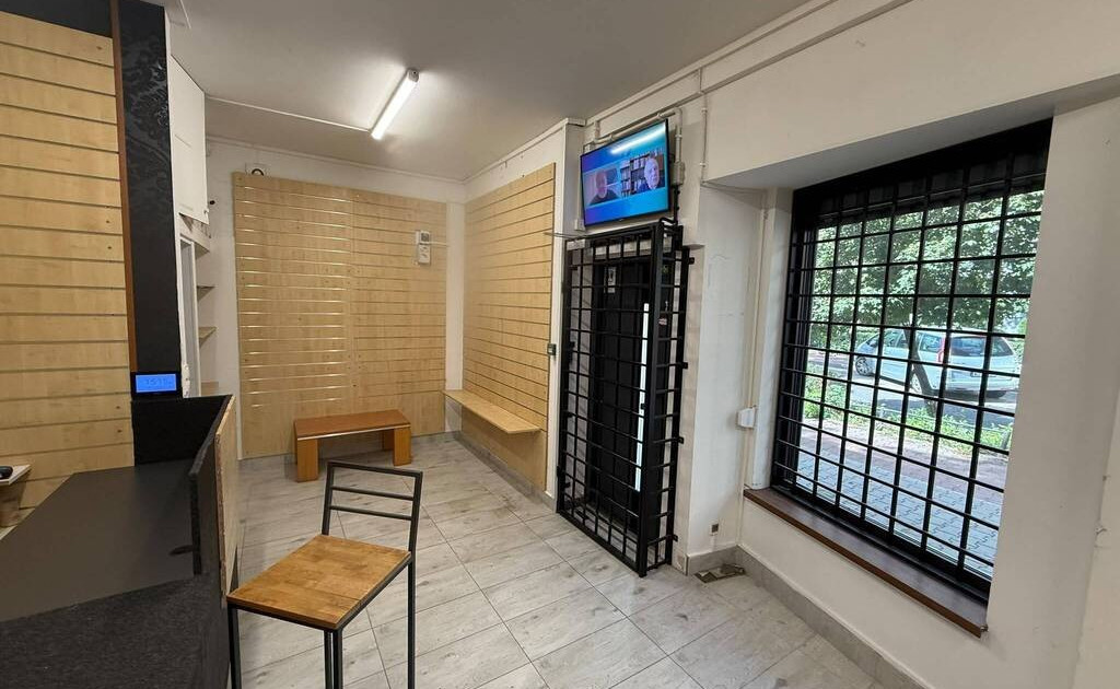 Lokal handlowy, usługowy do wynajęcia - Widok 2