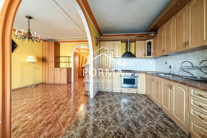 82m2 Szwederowo w stylu klasycznym ze sztukaterią