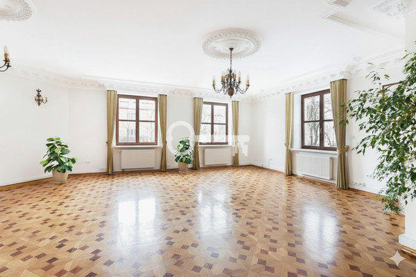 Куќа, 700 m², плац 900 m²