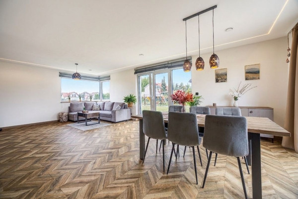 Shtëpi, 147 m², tokë 822 m²