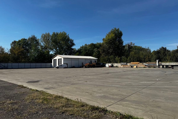 Търговски имот, 623 m²