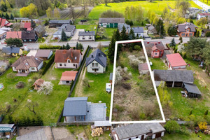 Działka budowlana z mediami, ogrodzona 1358 m²