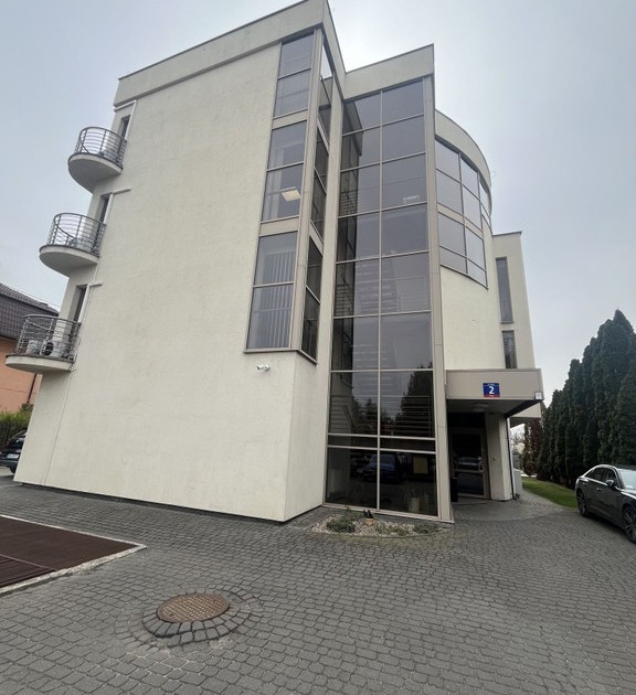 Biurowiec na sprzedaż - Widok 2