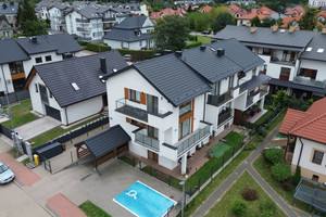 Czteropokojowe mieszkanie z ogródkiem w bloku z 2020r.
