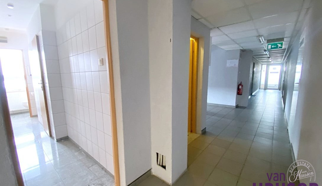 Biurowiec do wynajęcia - Widok 2