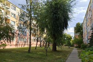 Widzew Zarzew M-3 do własnej aranżacji na pierwszym piętrze w niskim bloku