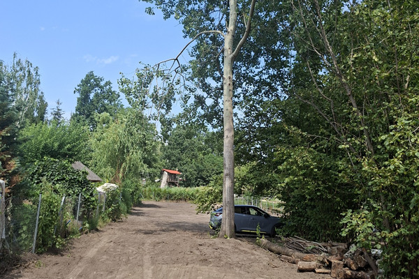 Grond, 1100 m²