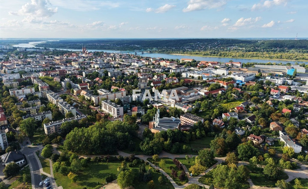 Kamienica, blok na sprzedaż - Widok 2