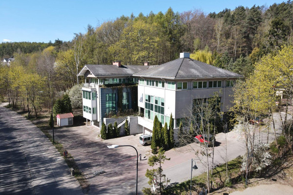 Äripind, 1600 m²