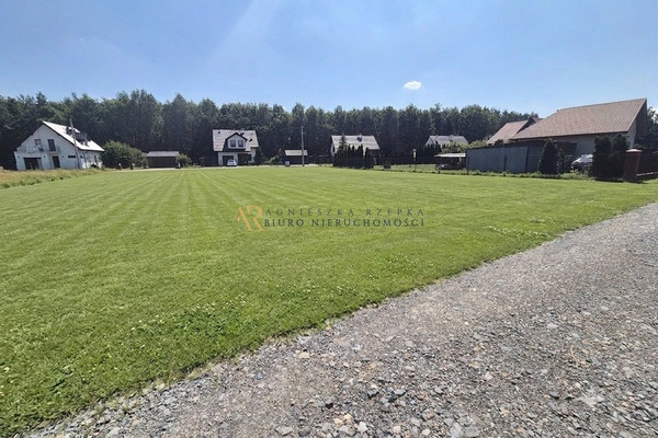 Land, 1270 m²