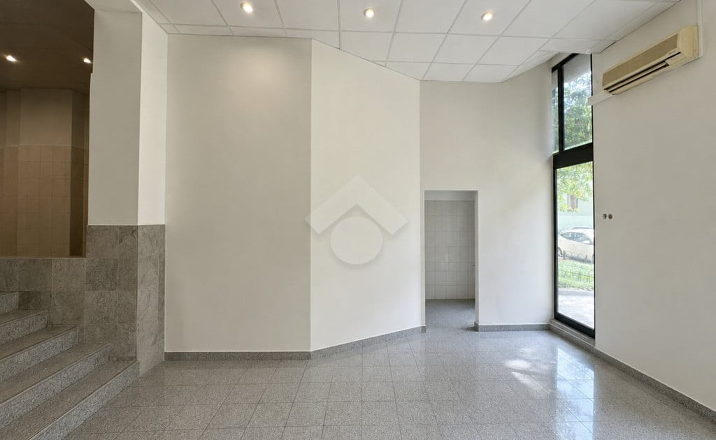 Lokal handlowy, usługowy do wynajęcia - Widok 2