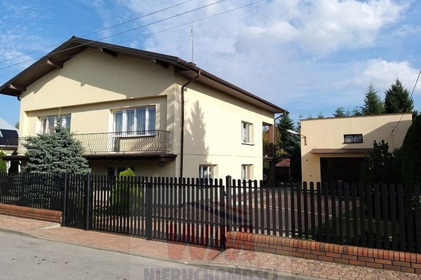 Ház, 190 m², telek 1238 m²