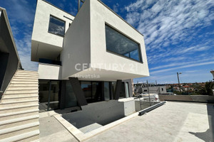 Dom na sprzedaż 400m2 Istarska Pula - Vodnjan - Medulin - zdjęcie 1