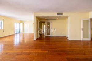 Mieszkanie na sprzedaż 213m2 Porto Maia - zdjęcie 1