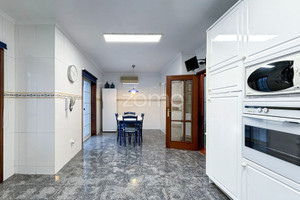 Dom na sprzedaż 184m2 Porto Maia - zdjęcie 1