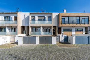 Dom na sprzedaż 134m2 Porto Maia - zdjęcie 1