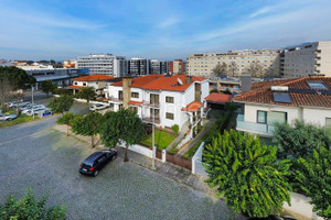 Dom na sprzedaż 180m2 Braga Braga - zdjęcie 1