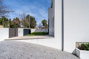 Dom na sprzedaż 227m2 Porto Maia - zdjęcie 1