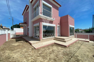 Dom na sprzedaż 255m2 Setbal Almada Charneca da Caparica e Sobreda - zdjęcie 1