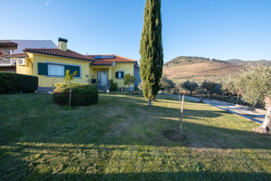 Dom na sprzedaż 150m2 Bragana Vila Flor - zdjęcie 1