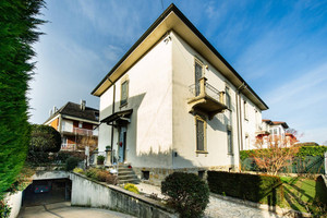 Dom na sprzedaż 300m2 Lombardia Bergamo Via Vezza D'oglio, - zdjęcie 1