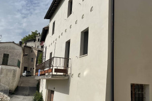 Dom na sprzedaż 190m2 Sellano-Piaggia - zdjęcie 1