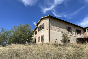 Dom na sprzedaż 650m2 Cerreto di Spoleto-Fergino - zdjęcie 1