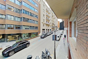 Mieszkanie na sprzedaż 110m2 Katalonia Barcelona Carrer de Sant Elies - zdjęcie 2